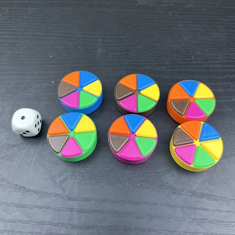 Trivial Pursuit Replacement Parts 6 Pie Tokens Scoring Wedges & Dice Lot